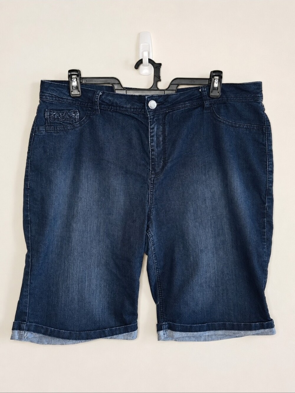Avenue Denim Bermuda Shorts Women's Size 22 Dark Wash Stretch Plus Size Cuffed